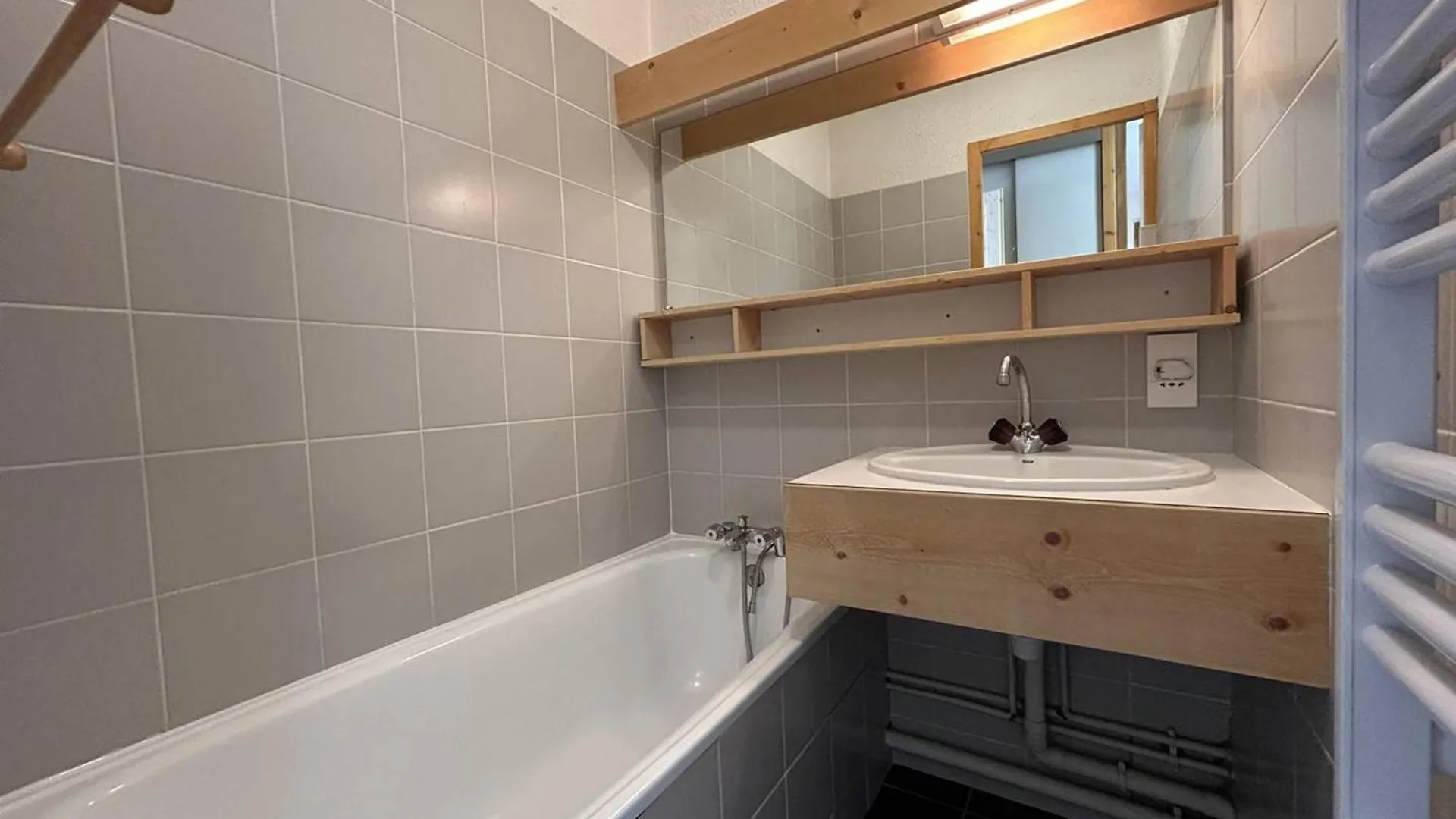 Charmant 2 Pieces A Meribel Avec Balcon Et Wifi, Pieds Des Pistes - Fr-1-355-260 Les Allues