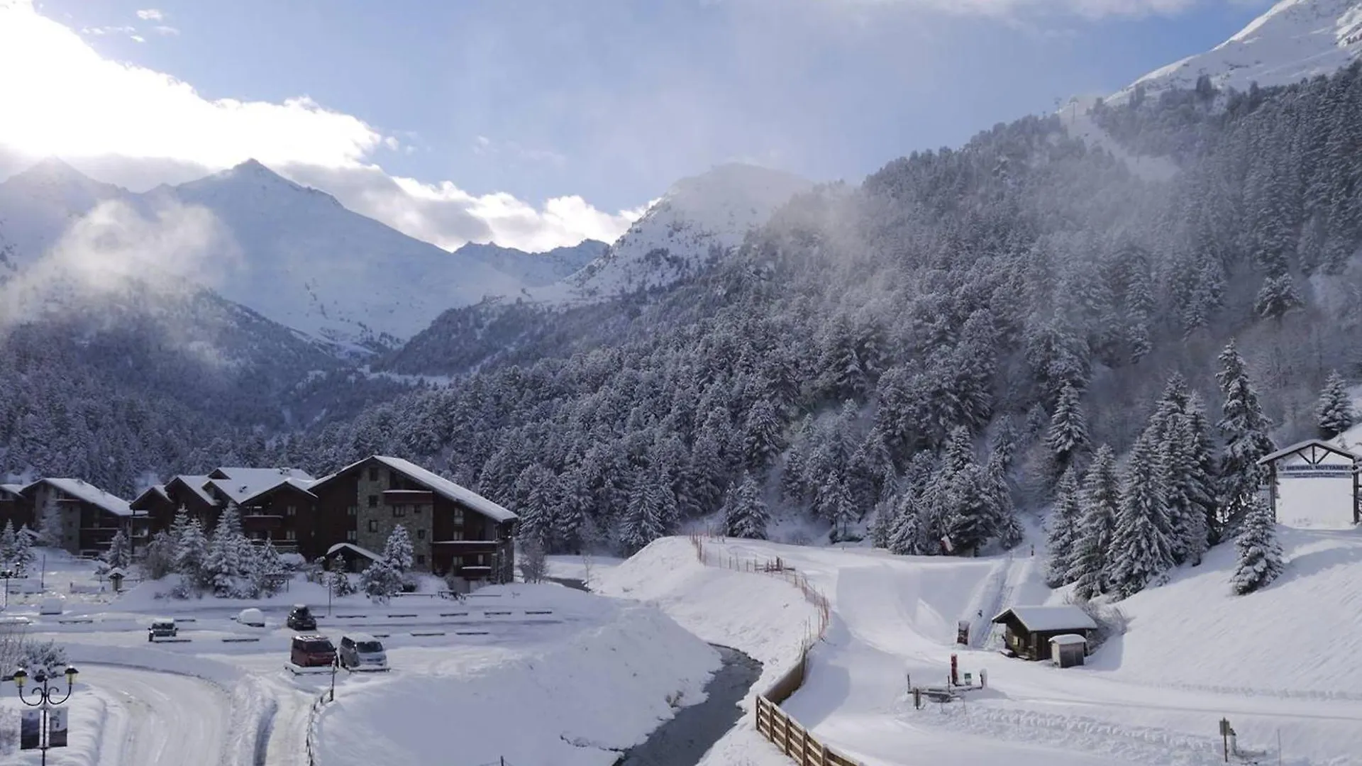 Charmant 2 Pieces A Meribel Avec Balcon Et Wifi, Pieds Des Pistes - Fr-1-355-260 Les Allues 0*,  France